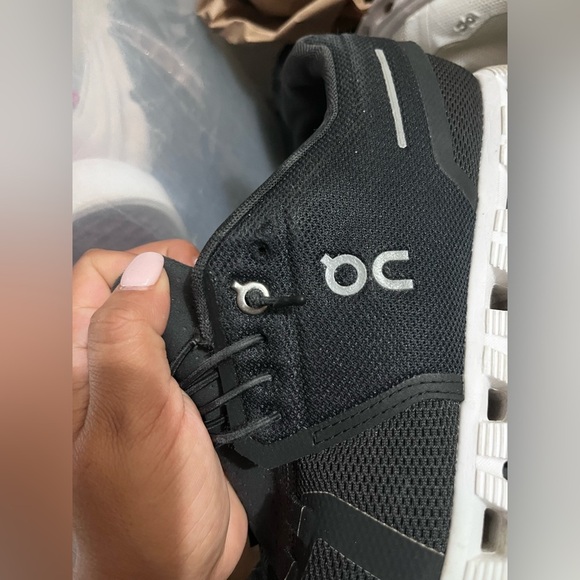 On Running Men's Black and White Athletic Shoes W10 - Picture 10 of 10